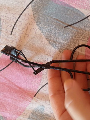 Eyelash Curler used