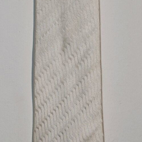 White tie like new with shine and pattern, length 74 cm
