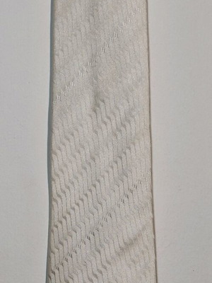 White tie like new with shine and pattern, length 74 cm