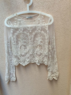 Bershka αέρινο μακρυμάνικο τοπ sheer δαντελένιο boho rustic σαν καινούργιο, μέγεθος M, άσπρο μπεζ