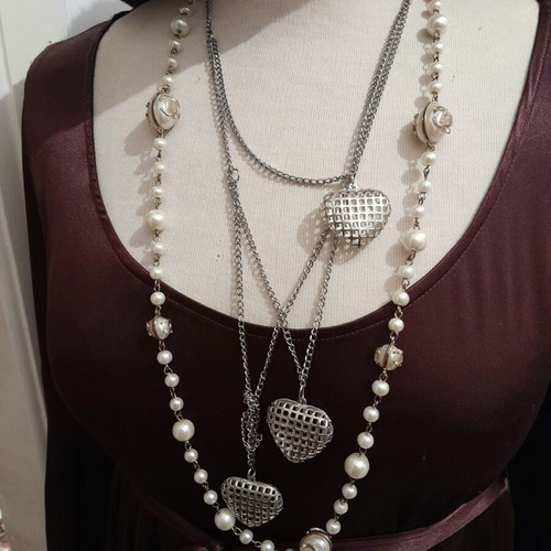 Bijou necklace like new with modern faux pearls