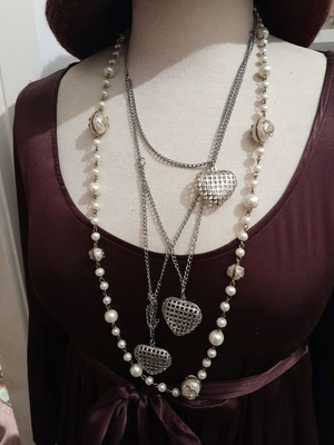 Bijou necklace like new with modern faux pearls
