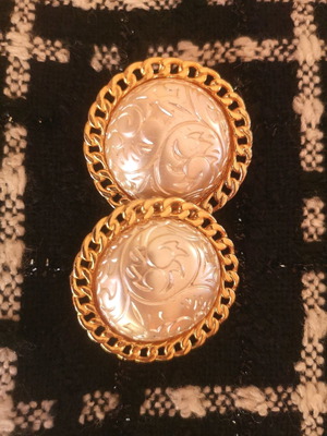 Vintage clip earrings like new, large, white and gold-tone