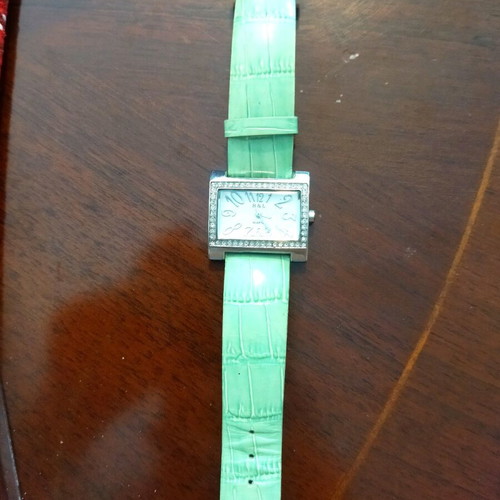 Women's wristwatch green color like new, analog with square dial