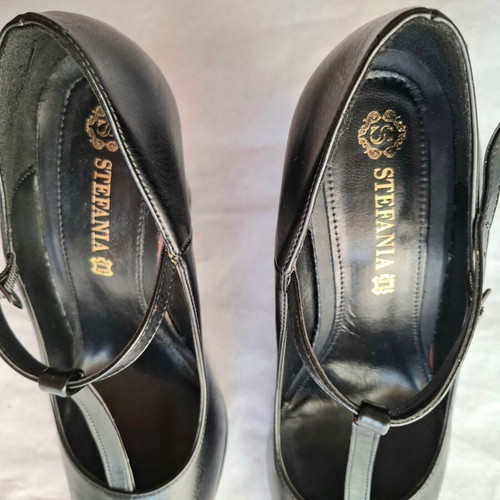 Stefania black Mary Jane pumps size 41 like new