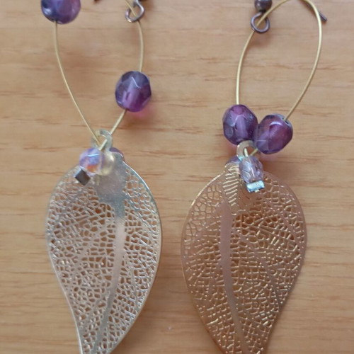 Set of 5 earrings like new, black and gold colors