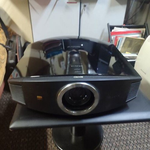 Sony Bravia VPL-VW60 Full HD Projector SXRD, like new, 5 hours lamp