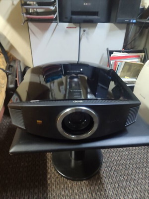 Sony Bravia VPL-VW60 Full HD Projector SXRD, like new, 5 hours lamp