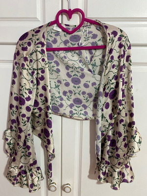 Floral bolero like new, silky texture