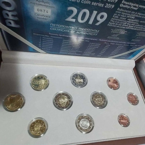 Wooden case with 2019 commemorative circulation coins new