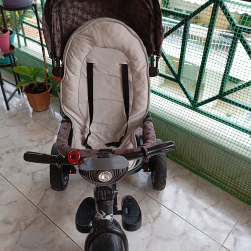Tricycle used with music and light, reclining seat
