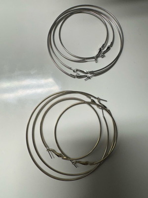 Κρίκοι μεταχειρισμένοι, 2 ζευγάρια ασημί και 2 ζευγάρια χρυσοί