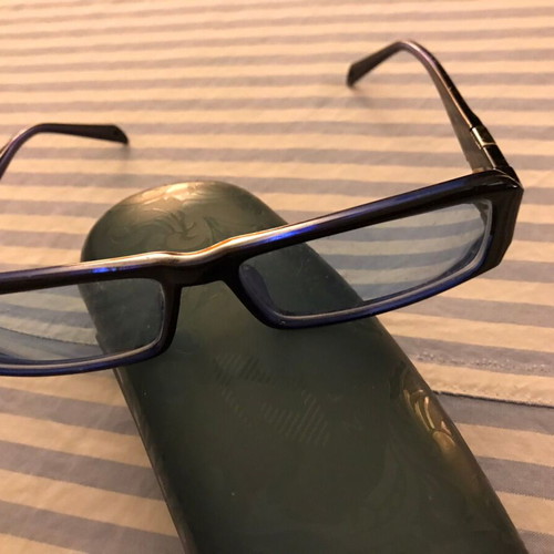 Glasses frame used with myopia lenses, blue and silver