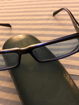 Glasses frame used with myopia lenses, blue and silver