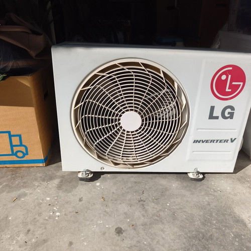 LG Inverter V 12,000 BTU air conditioner used, model E12EL.UA3