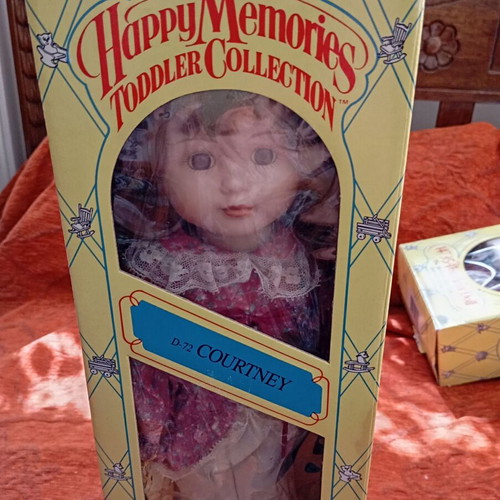 Heritage Mint Courtney Porcelain Doll used, vintage 1990