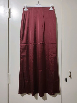 Satin burgundy slip skirt size XS new