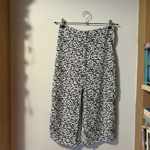 Midi skirt with flowers used, black and white