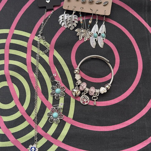 Women's jewelry set new, multicolor with adjustable bracelet and handmade necklace
