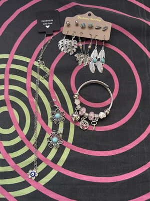 Women's jewelry set new, multicolor with adjustable bracelet and handmade necklace