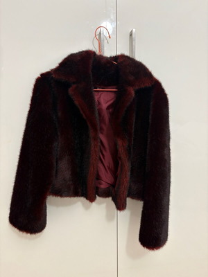 Iso short burgundy fur jacket used, size S-M