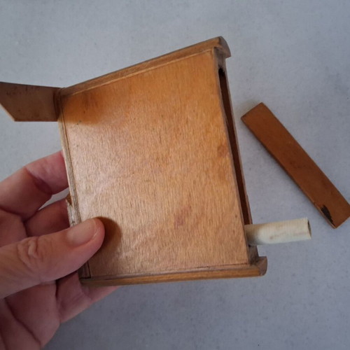 Wooden pocket cigarette case used vintage 1940s
