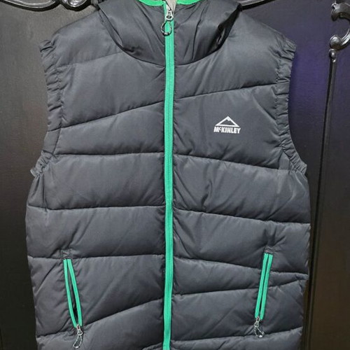 McKinley Down Puffer Vest men’s medium like new, multicolor