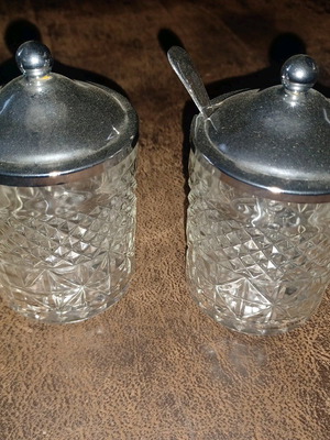 Set of 2 crystal jars for sugar and coffee used