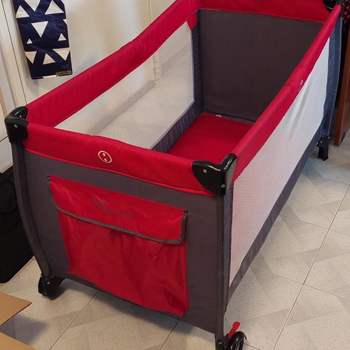 Baby Adventure playpen like new, foldable with wheels
