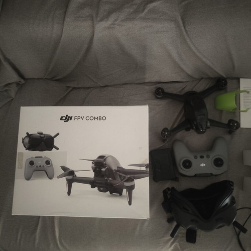 DJI FPV Drone Combo like new with goggles and controller