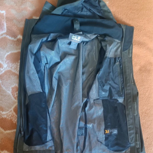 Jack Wolfskin waterproof windproof men's jacket size S like new, green