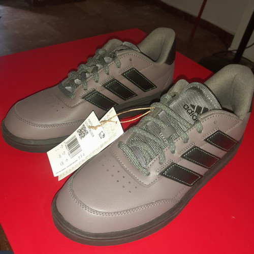 Adidas Courtblock shoes new, size 40, black and grey