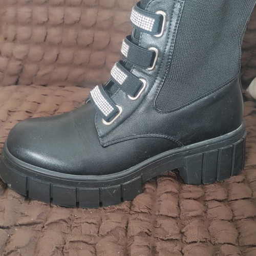 Boots size 38 like new with elastic laces and rhinestones
