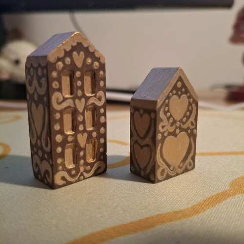 Mini gingerbread Christmas houses new, handmade with acrylic paint