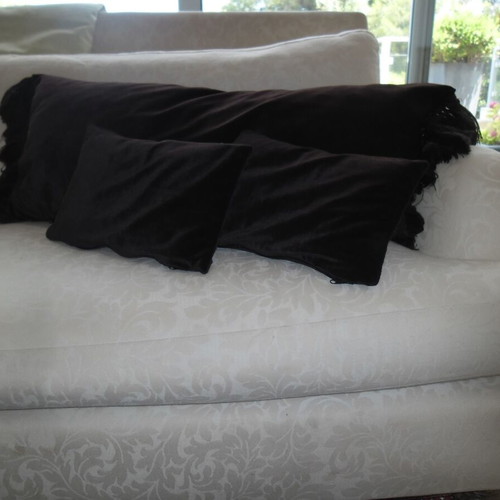 Decorative pillows like new, velvet brown and bird designs, set of 3