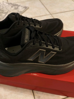 New Balance More V6 MMORLA6 running shoes like new, size 42