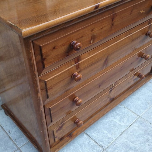 Wooden dresser set with mirror, like new, 4 drawers