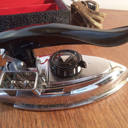 Trident travel iron brand new with leather case