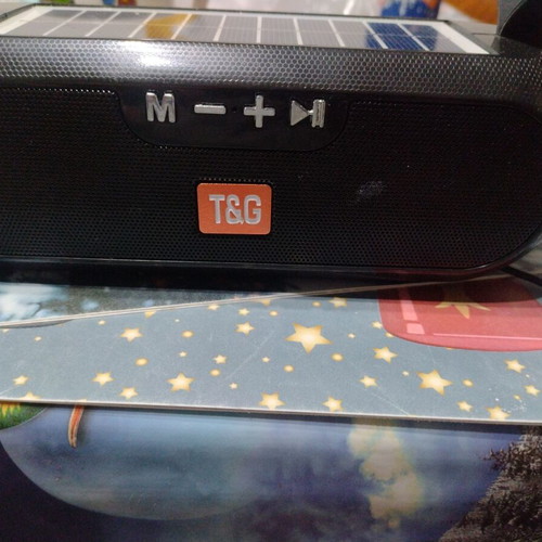 Bluetooth speaker radio like new