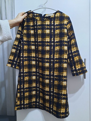 Women's dress like new, size Medium-Large, black and gold