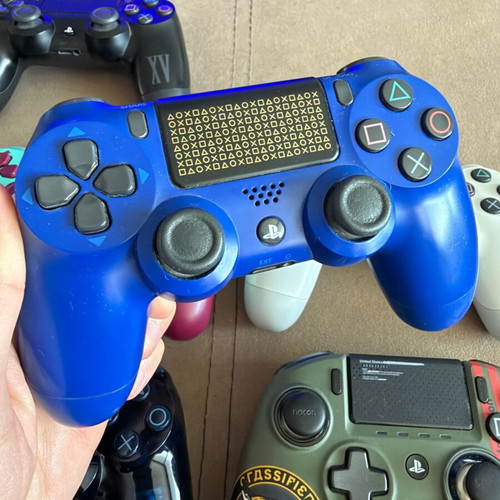 PlayStation 4 controller set used, 6 original controllers