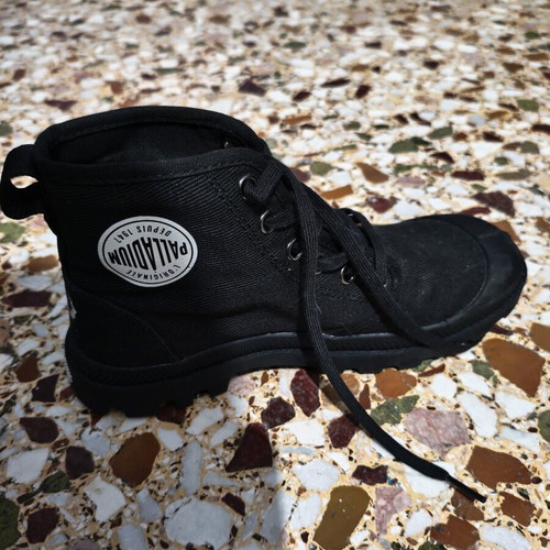 Stranger Things x Palladium hiking boots size 38 like new, black