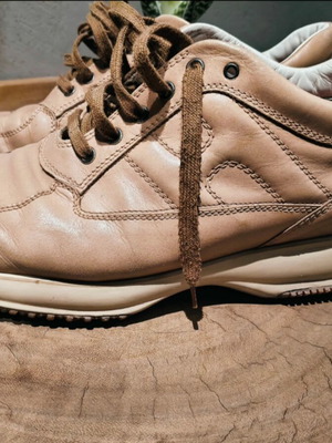 Hogan sneakers καφέ μέγεθος 45,5 σαν καινούργιο