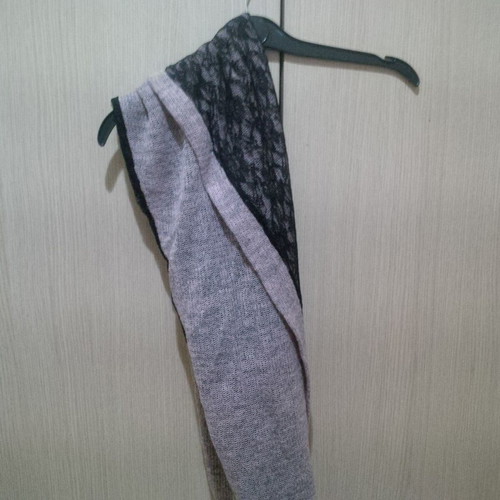 Knitted neck scarf like new double-sided with pink and black lace
