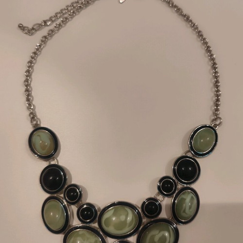 Necklace very impressive, like new, purchased in America