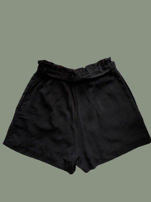 H&M shorts with belt size 40 in excellent condition