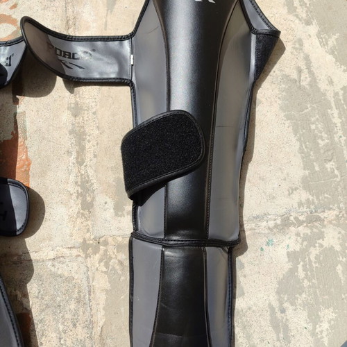 Kickboxing MMA Set Seven Hellas Helmet and Force1 Shin Guards Large like new