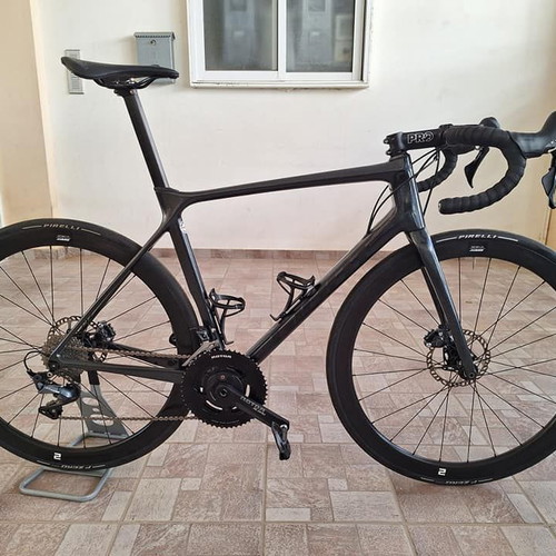 Giant TCR PRO M/L 2023 Road Bike like new, disc brakes