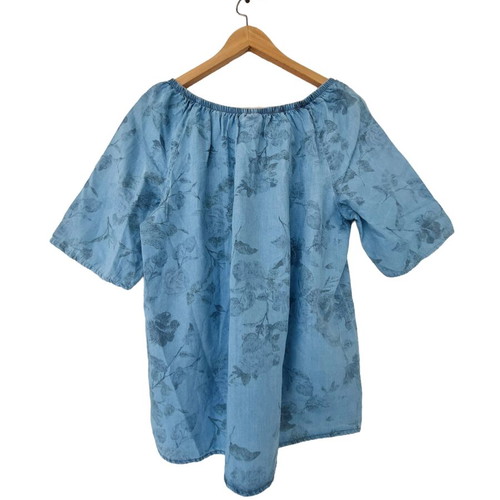 Laura Torelli Women's Jean-Effect Blouse Medium like new, floral