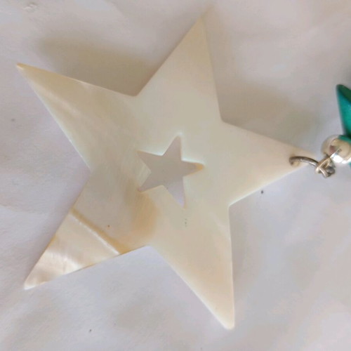 Star keychain with green stones